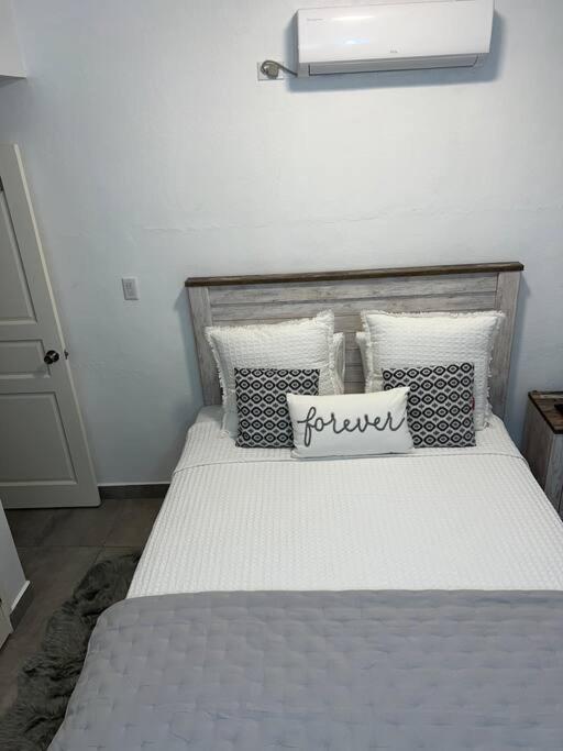 Little Cole Bay Apartment Koolbaai Luaran gambar
